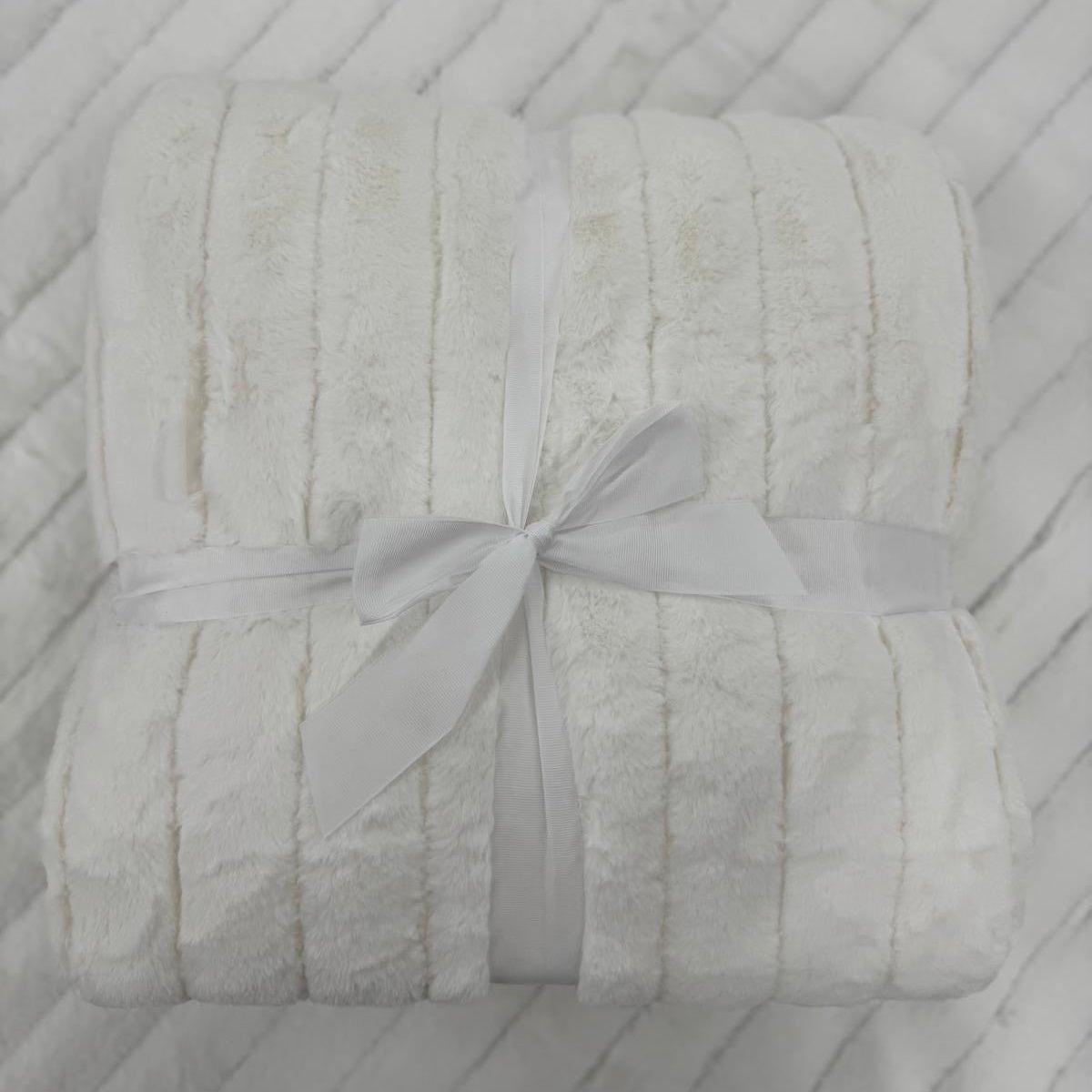 Couvre lit blanc 220x230