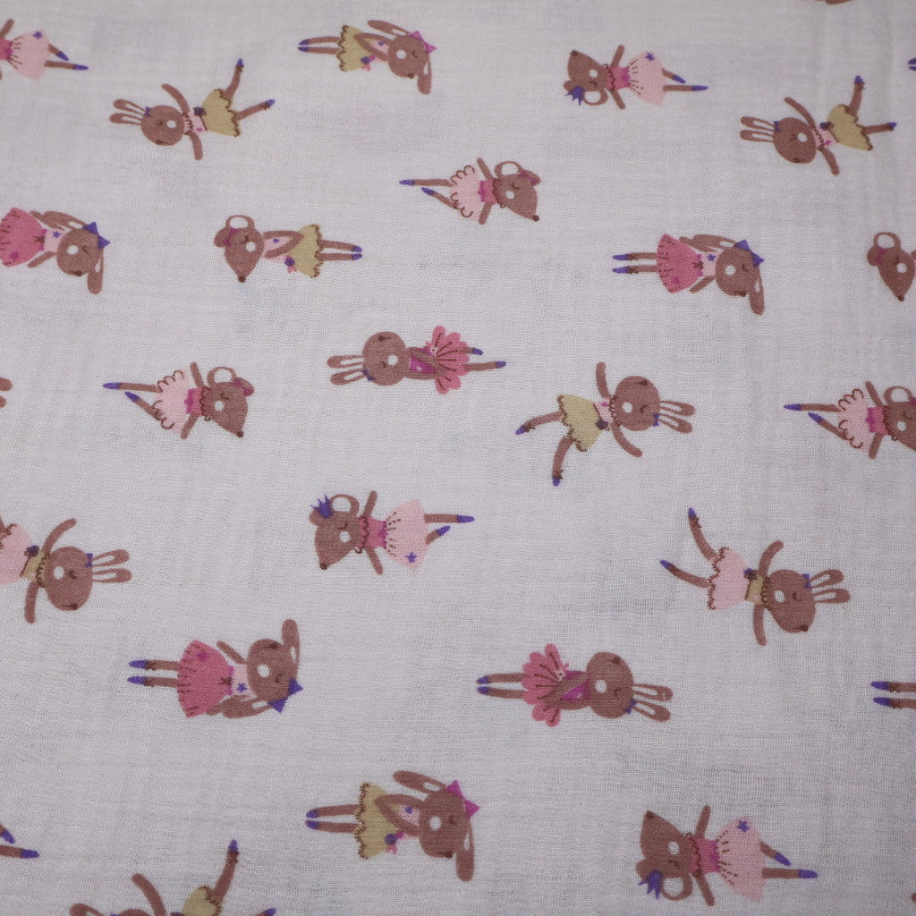 Tissu gaze de coton rose imprimé