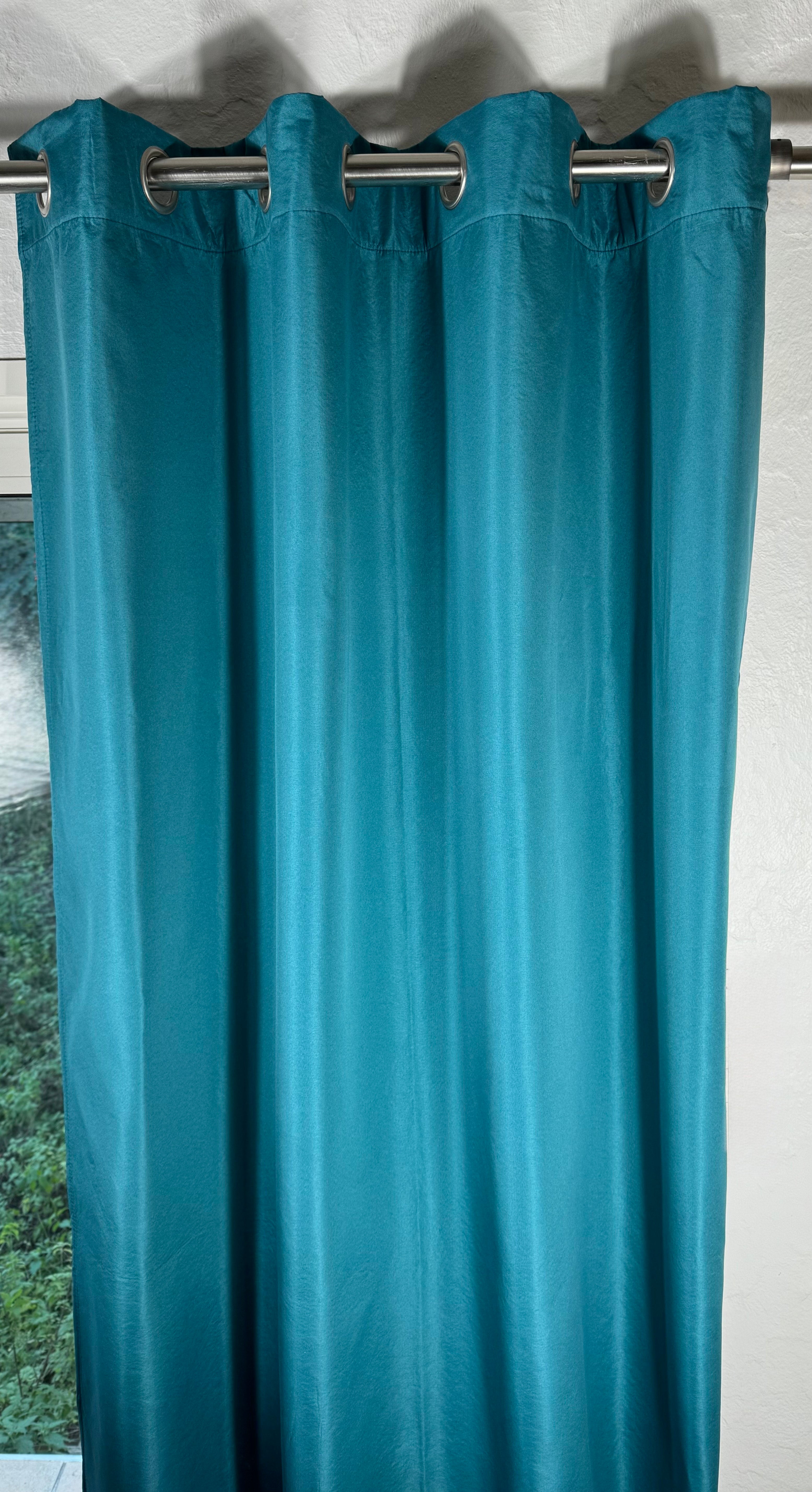 Rideau bleu isolant thermique