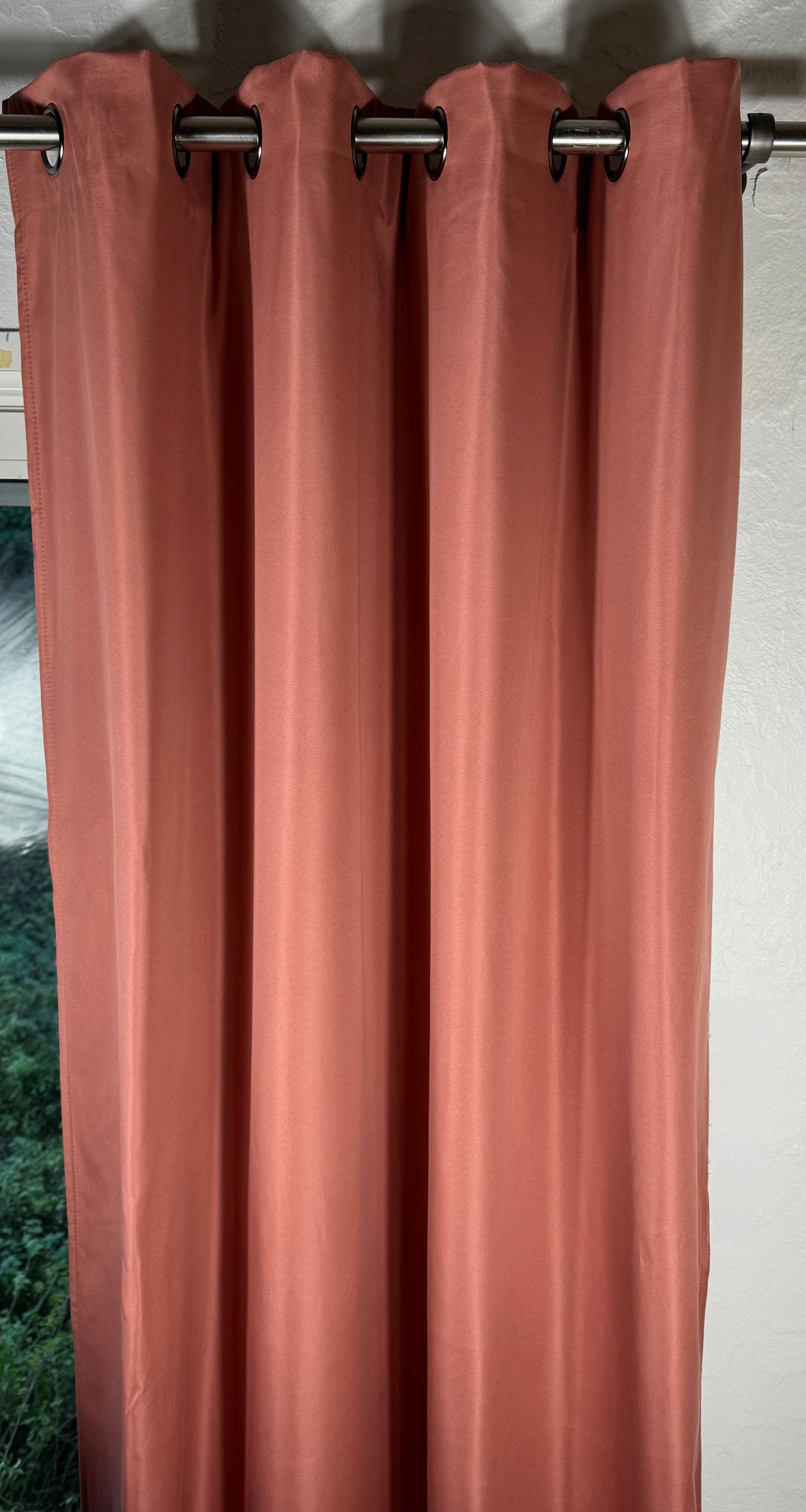 Rideau rose isolant thermique